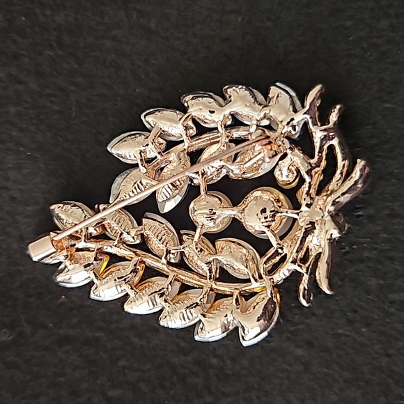 NWT with Rhinestone and Faux Pearl - Picture 2 of 5